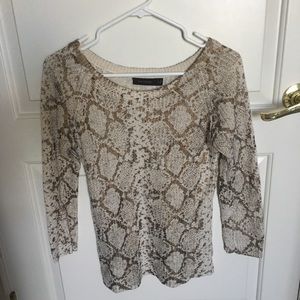 Sweater with gold design